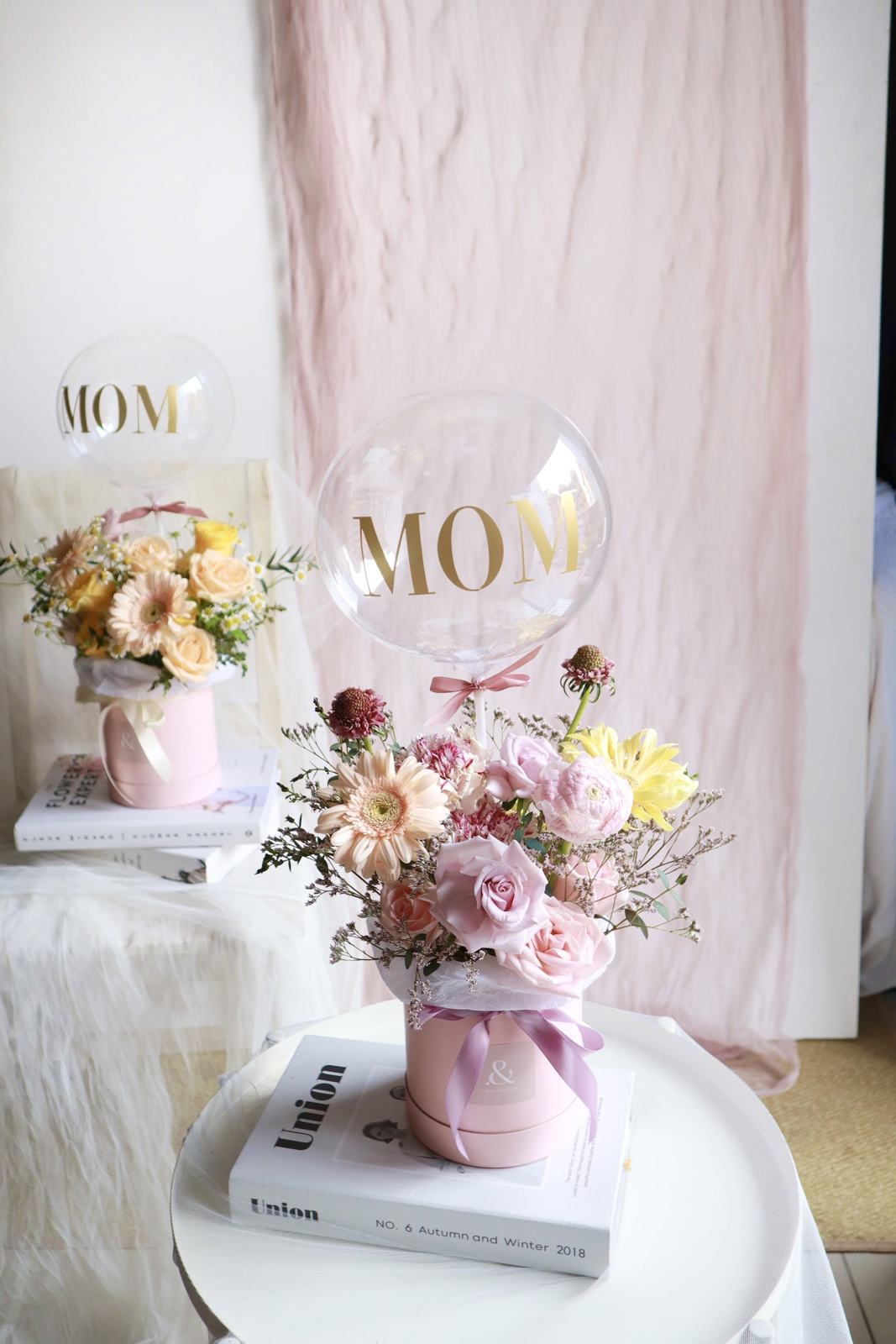 Balloon and flower gift boxes
