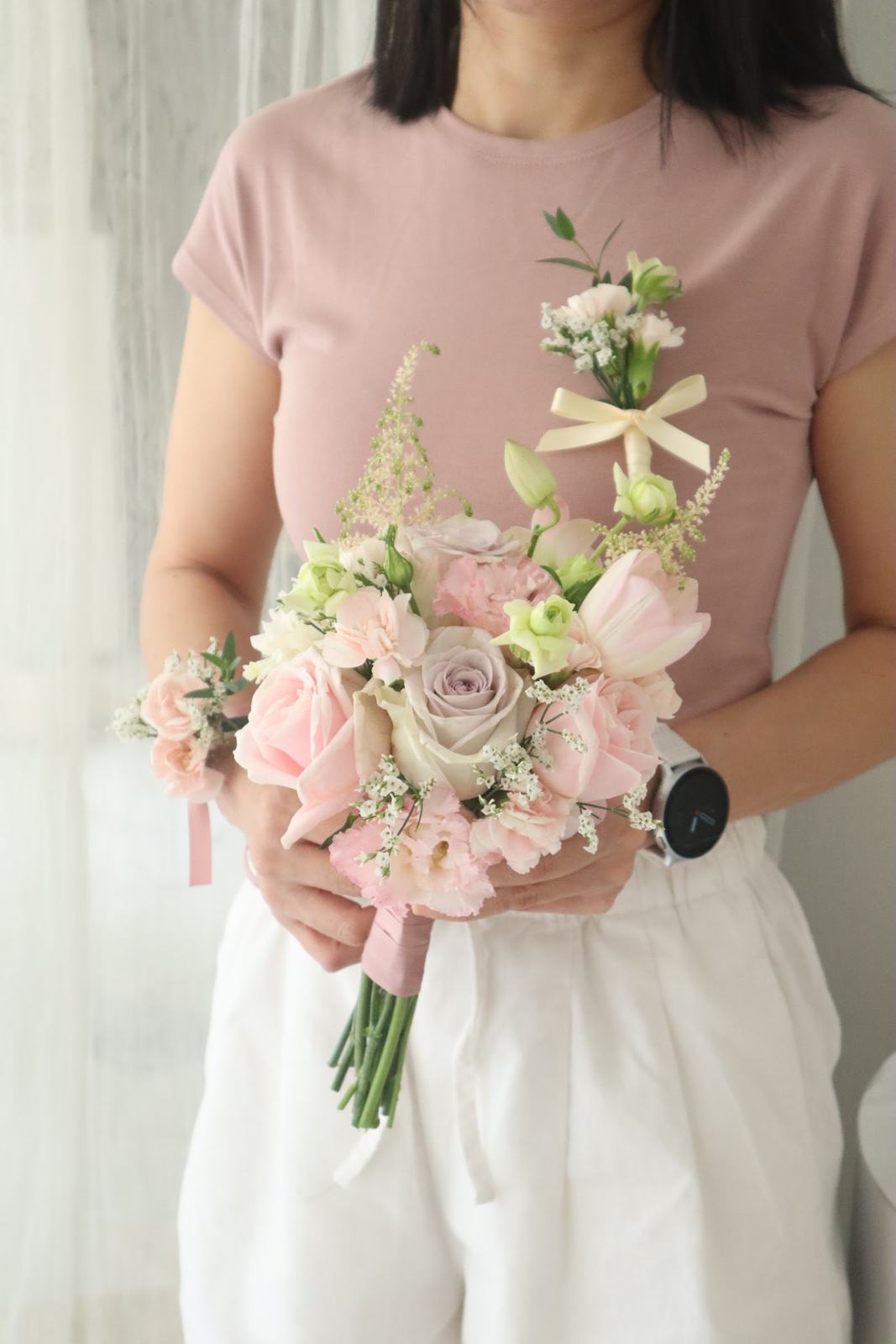 Soft pink bridal bouquet and boutonniere
